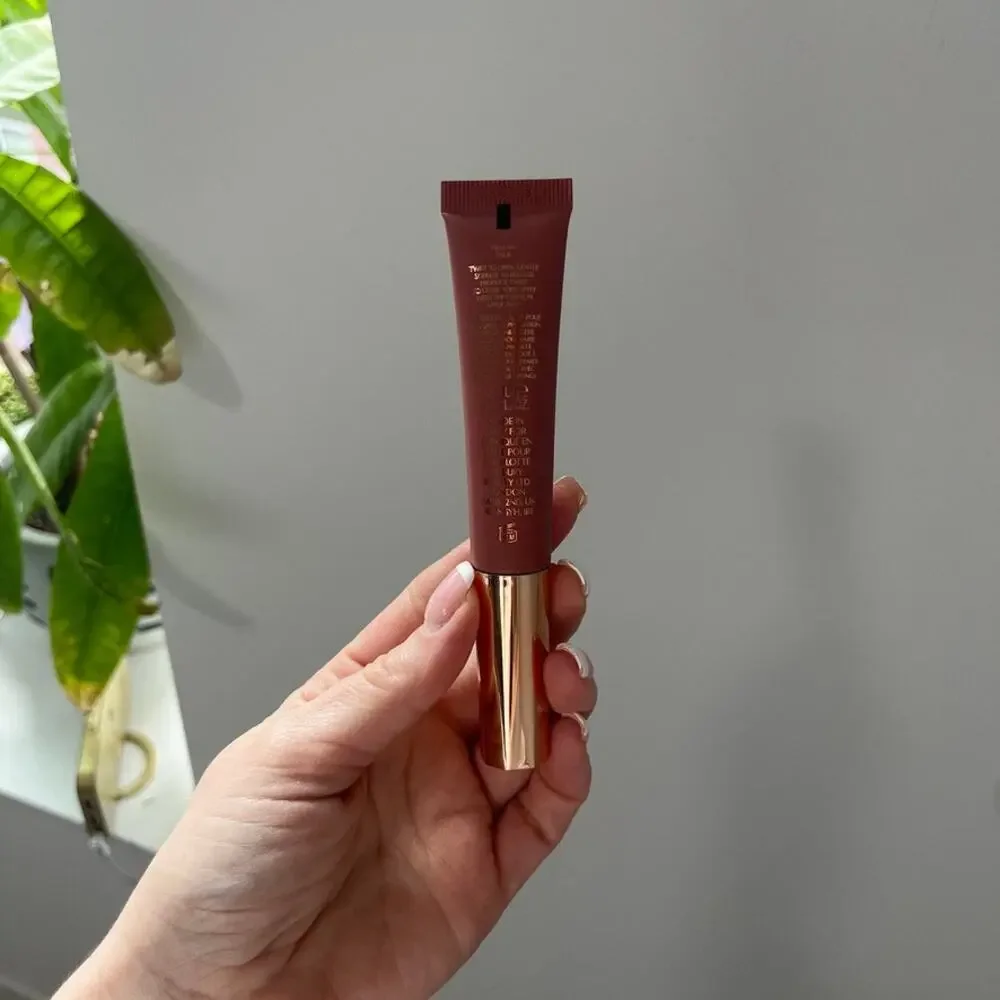 Charlotte Tilbury Matte Beauty Blush Wand in Pillow Talk